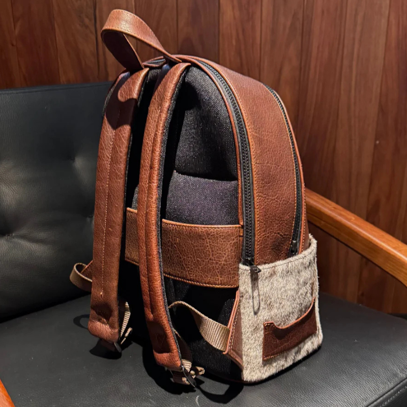 Backpack Leonel de Cuero Negro con Cuello de Toro Cafe Chocolate