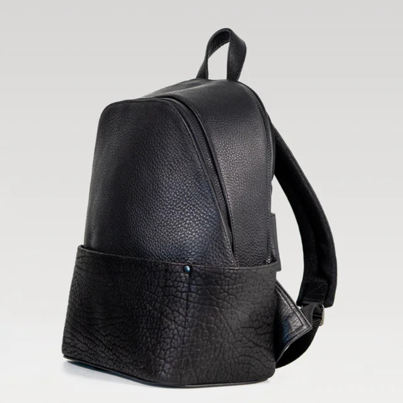 Backpack Leonel de Cuero Negro con Cuello de Toro Negro