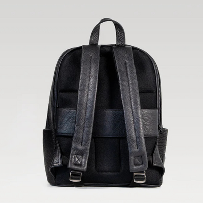 Backpack Leonel de Cuero Negro con Cuello de Toro Negro