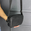 Neceser Bandolera de Cuero Negro con Cuello de Toro