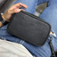 Neceser Bandolera de Cuero Negro con Cuello de Toro